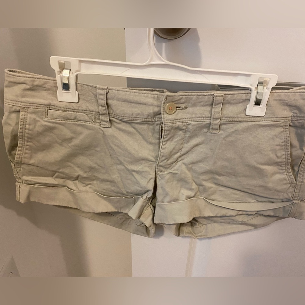 Vintage (early 2000’s) American Eagle Khaki shorts